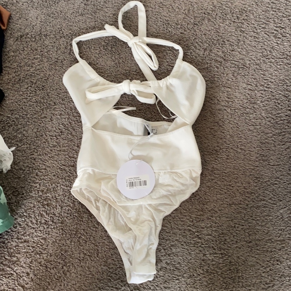 COPY - NWT Princess Polly London Bodysuit
